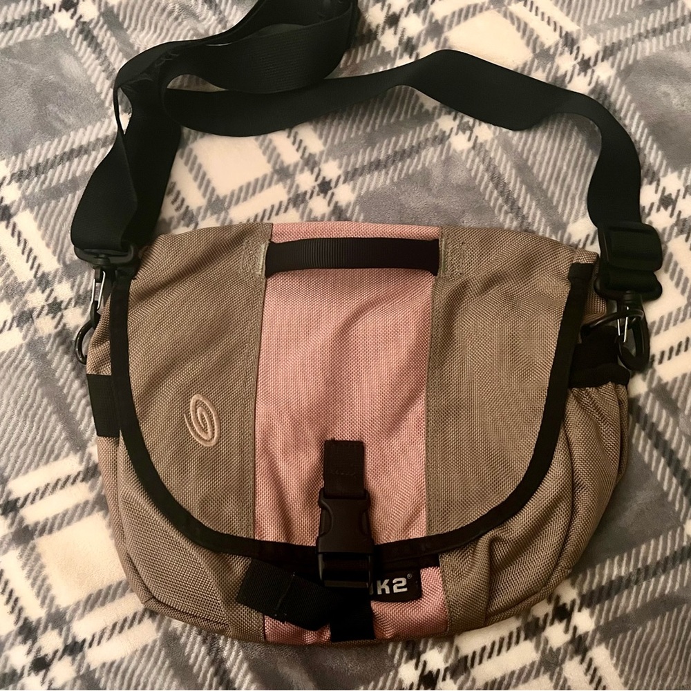 Timbuk2 Crossbody Bag in Pink and Tan